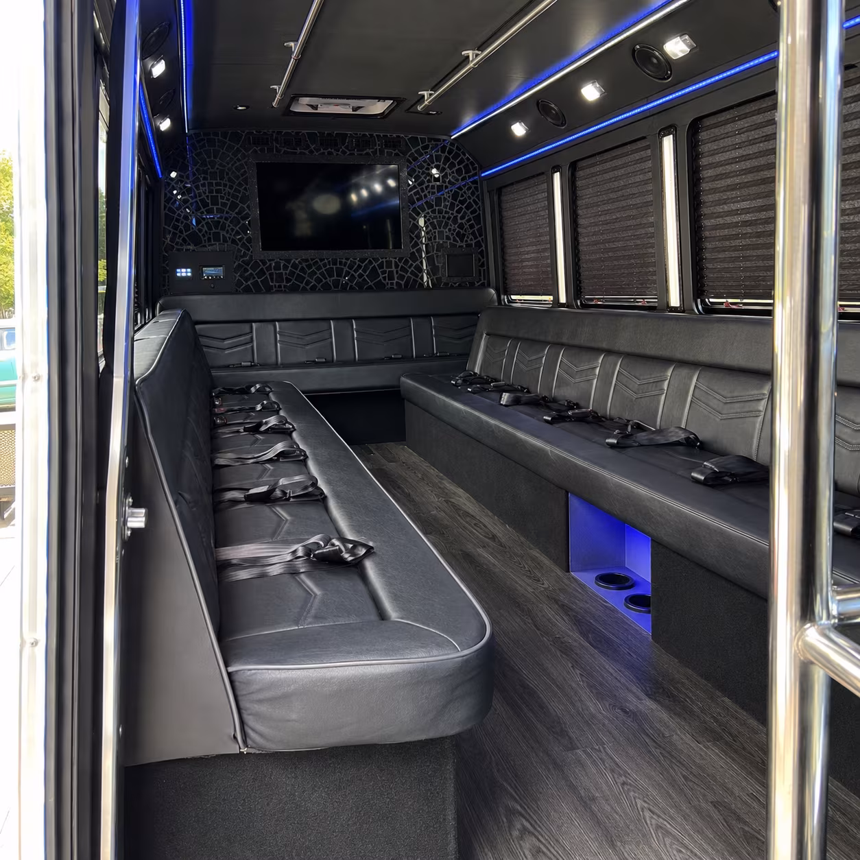 Hollywood Homecoming & Prom Party Bus Rentals