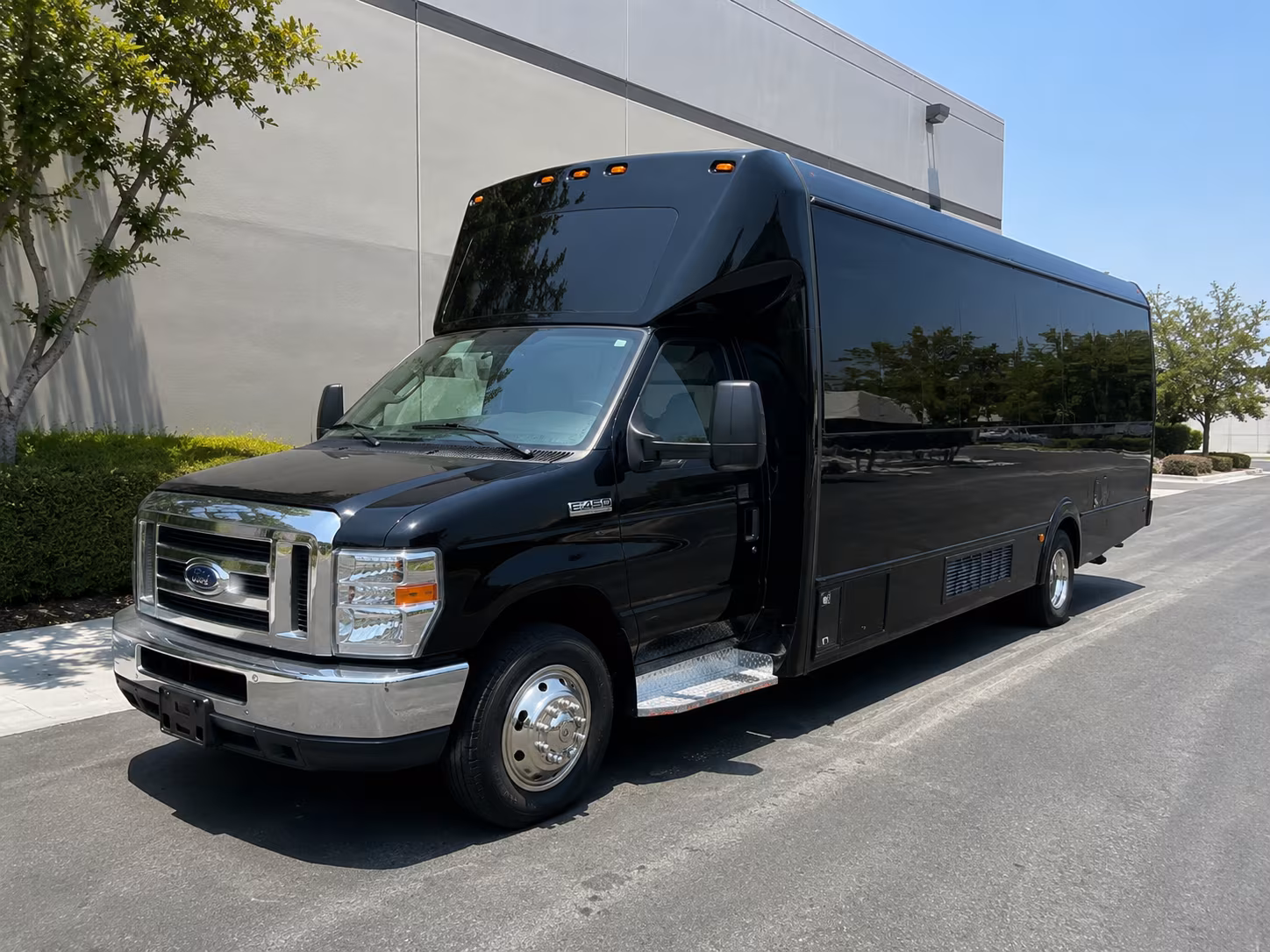 Pembroke Pines Winery Tour & Pub Crawl Transportation party bus exterior