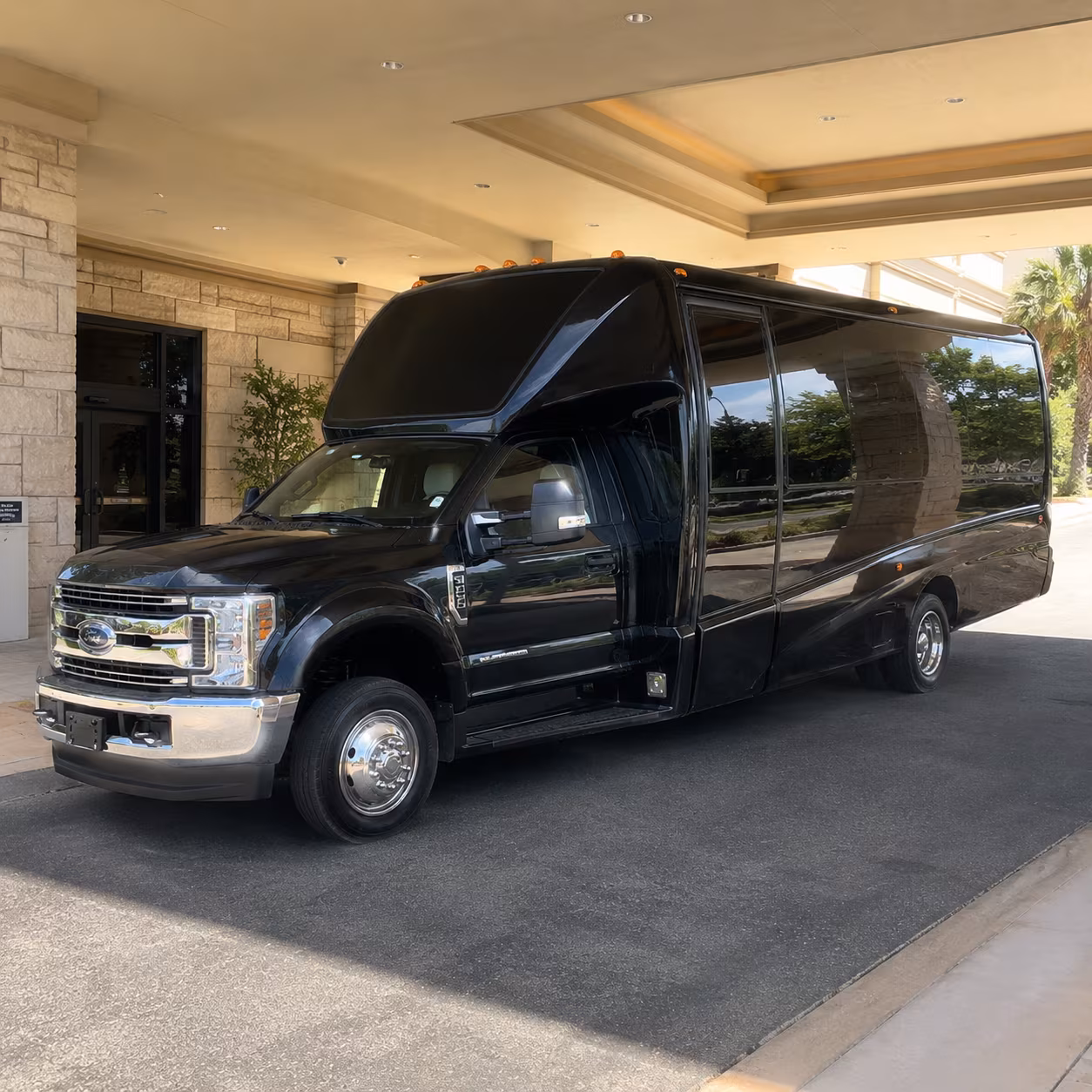 Plantation Winery Tour & Pub Crawl Transportation